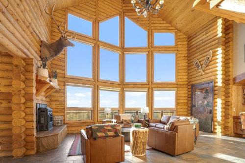 Ski and Ride Mountain Haus - Hot Tub, Fire Pit, Game Room & Deck