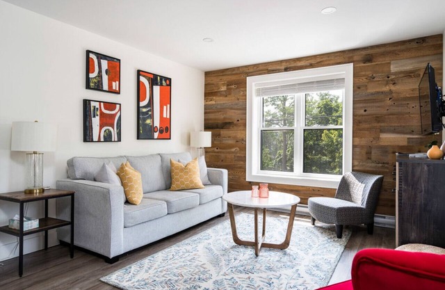 "Ski" at Hills Meaford | 2BD Suite + Bunk Beds