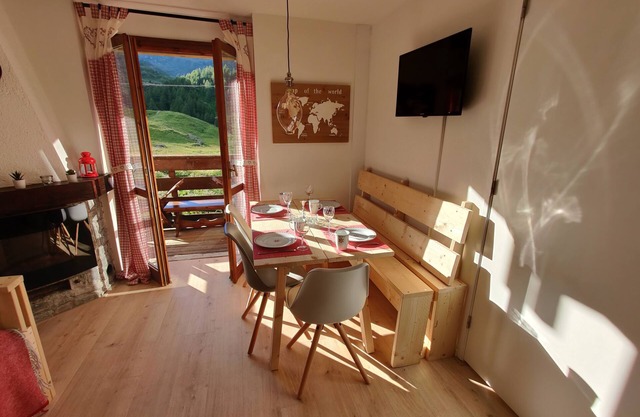 Ski chalet Cervinia Elena ski-in-ski-out 4-6 pers. sunny-balcony-wifi-pisteview
