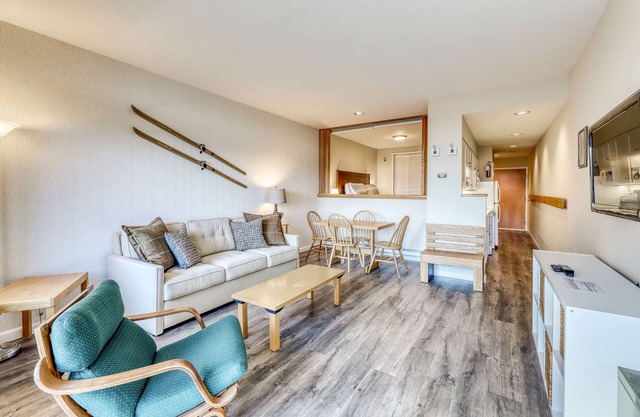 Ski getaway near the slopes with private balcony & mountain views