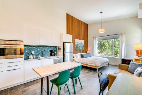 Ski, Hike and Fish Modern Park City Studio