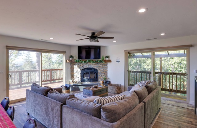 Ski, Hike & Fish: Mtn-View Gem w/ Deck in Tuolumne
