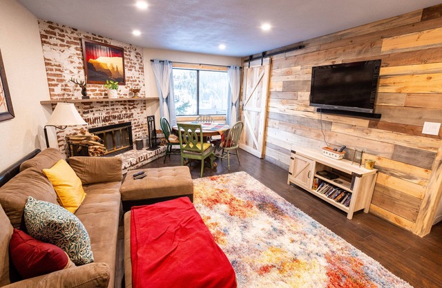 Ski, Wandern, Spaß - Tolle Lage !! Perfekte 2 Br / 2 Ba Eigentumswohnung!