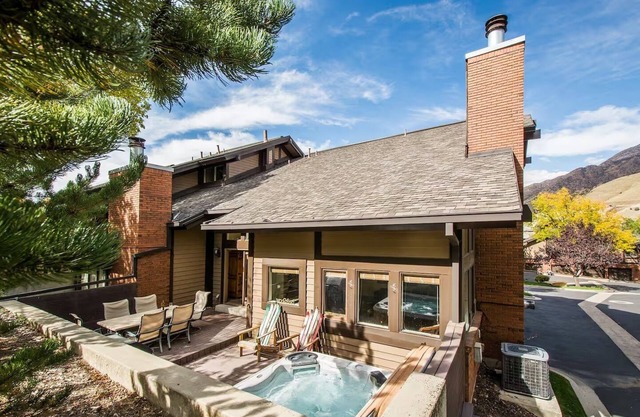 MAI / JUNI-ANGEBOT !!Geräumige Canyon-Schläger-Wohnung mit privatem Whirlpool auf riesigem Deck