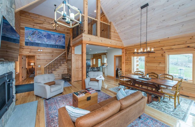 Ski House - ON THE SLOPE w/ hot tub