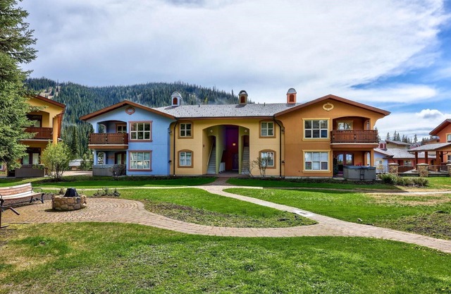 Spacious Ski Retreat. Steps to Village 2bed 2bath ski-in hot tub view