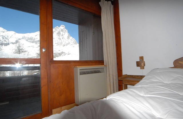Ski-in and ski-out panoramic apartment with cromotherapy and free wifi