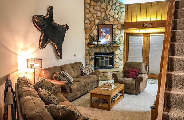 Ski in And Ski out Whitecap Mountain Condo: Mountain Meadow's #4