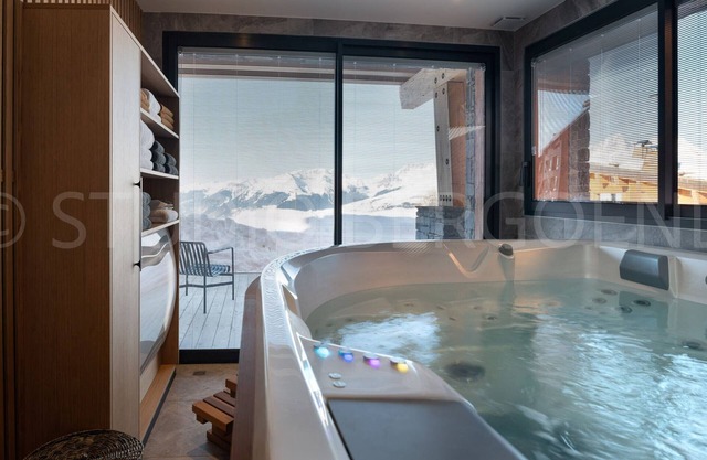 Ski-in Chalet mit Wellnessbereich und Heimkino, 6 Zimmer, 14 Pers