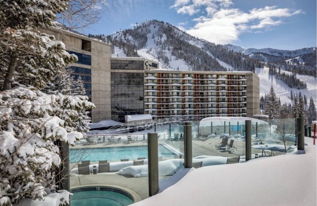 Ski in/out 2-bedroom condo at the Cliff Club at snowbird