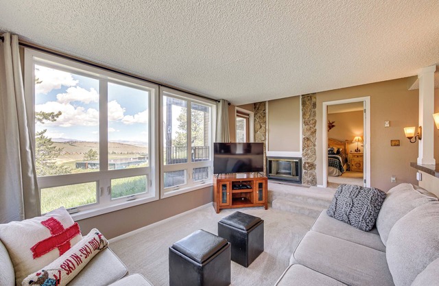 Ski-In/Out Granby Ranch Condo w/ Balcony!