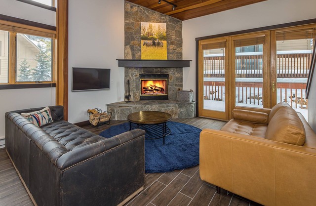 Ski In/Out home 50 steps to Bear Back Poma Lift w/steam shower - Big Horn Escape