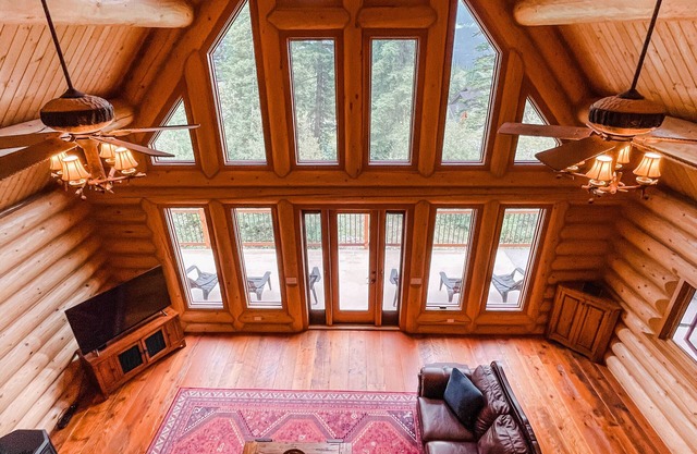 Ski-In/Out Log Cabin w/ Hot tub and Sauna