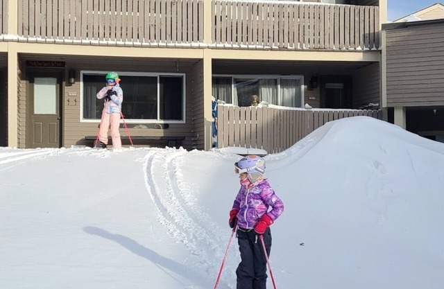 Ski in/out Mountain facing Condo, sleeps 6, best spot on the Mountain!
