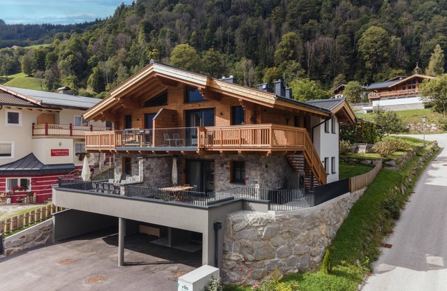Ski-in/Ski-out Luxus Lodge mit Balkon Garten Terrasse Sauna