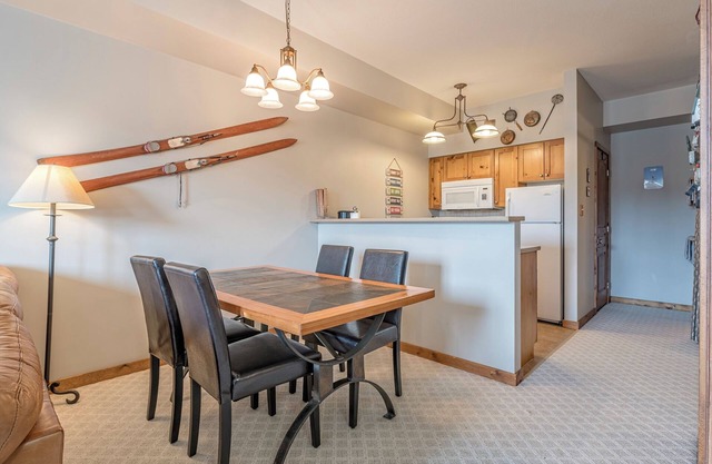 Ski in/Ski out Creekside Condo, ground floor with deck, BBQ & King Bed in Master