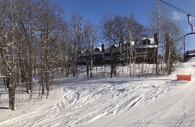 Ski in/Ski out 1/B 1/B Condo!