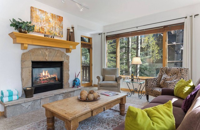 Ski-In/Ski-out 2 Bedroom Classic Aspenwood Lodge w/ Outdoor Pool, Hot Tub