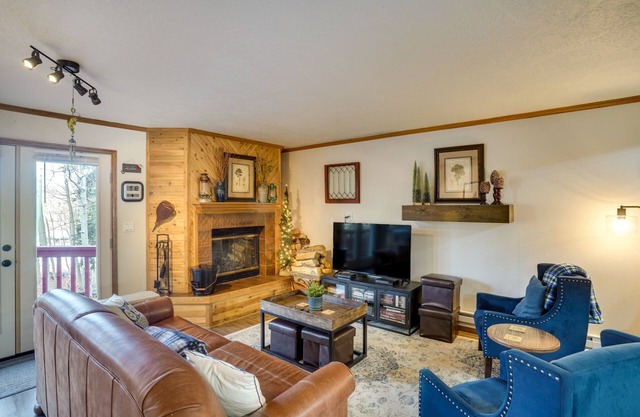 Ski-In, Ski-Out Brian Head Condo w/ Fireplace!