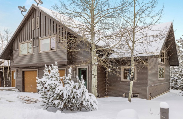 Ski-in/Ski-out condo just steps to the Bear Back Poma Lift | Big Horn Ski-in/Ski-out