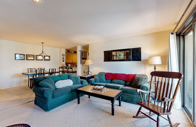 Ski-in/ski-out condo w/ deck, wood-burning fireplace, wifi, community amenities