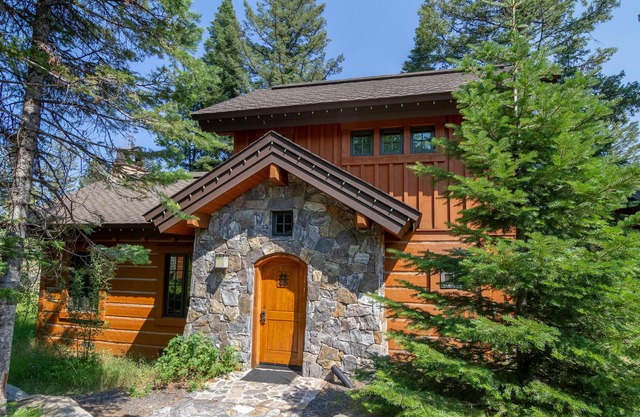Ski In/ Ski Out Cottage | Private Hot Tub