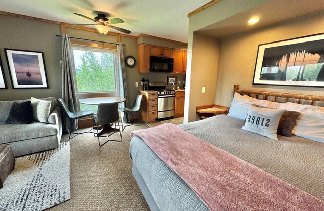 Ski in Ski out Cozy Studio Condo Pool Hot Tub Views of Moose Mtn