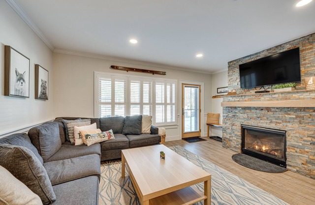 Ski-In/Ski-Out Cranmore Mountain Resort Condo!