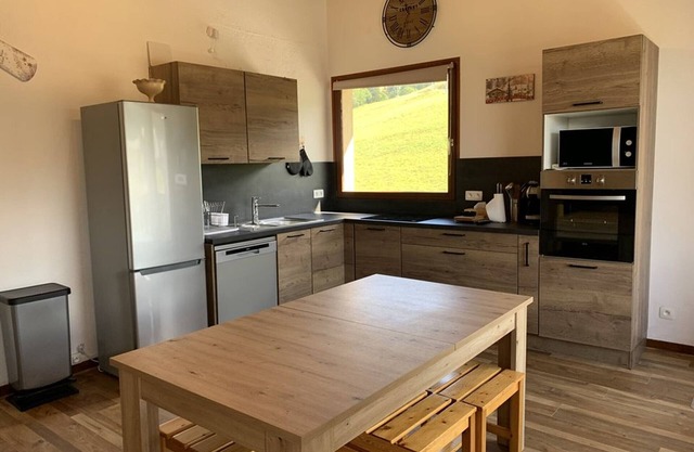 Duplex am Fuß der Pisten, 6 Personen, gemütliche Ausstattung, Balkon, Parkplatz und Skiraum