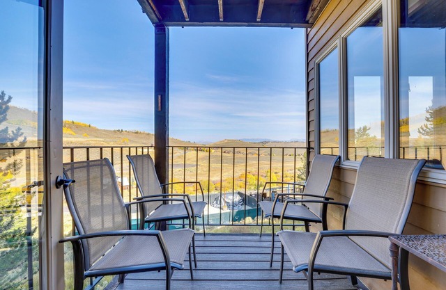 Ski-In/Ski-Out Granby Ranch Escape w/ Balcony!