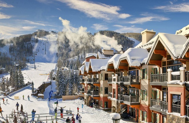 Ski-in/ski-out home w/ fireplace, high-speed WiFi & shared hot tub/pool/laundry