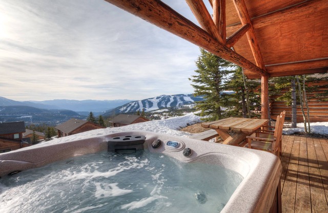 Ski-in/Ski-out home w/hot tub in Moonlight Basin - Cowboy Heaven Cabin - The Lookout
