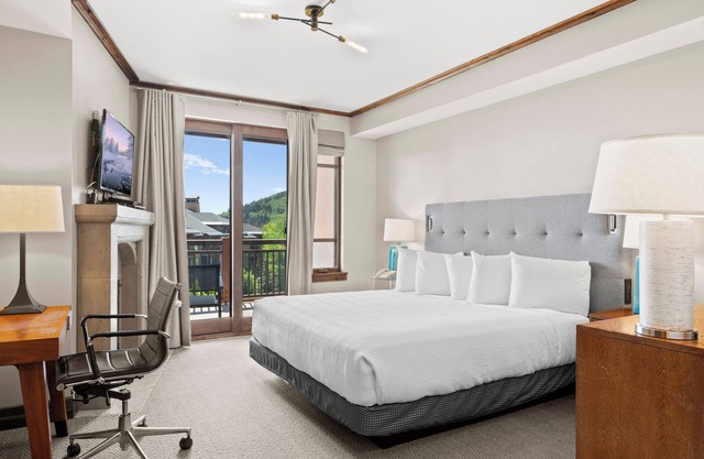 Ski-In/Ski-Out King Room at Hyatt Centric w/ Pool, Hot Tub, Kitchenette & Resort Perks