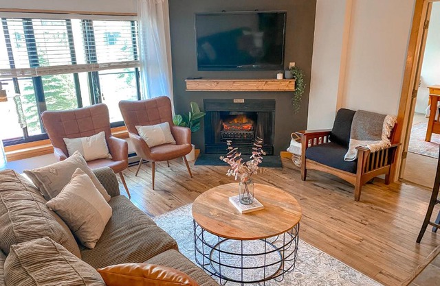 Ski-In Ski-out Luxury Condo with Hot Tub and pools