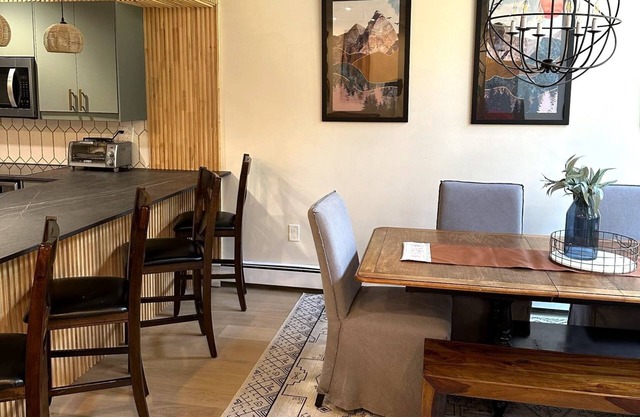 SKI IN SKI OUT!! Luxury Rare Mountainside Unit