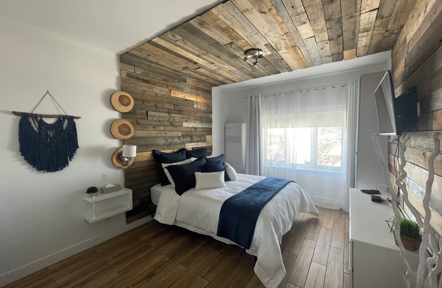 Ski in/ Ski out Modern 1 bedroom with fireplace