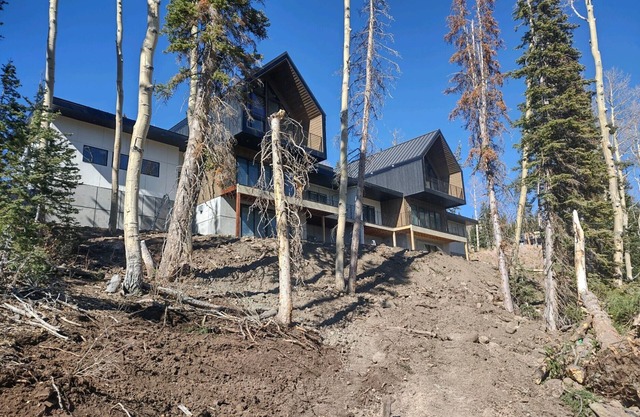 Ski-in-Ski-out Modern Scandinavian Cabin built in 2022 with Jacuzzi