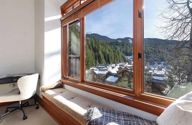 Private Home w/ Hot Tub, BBQ Deck, Garage, Air Con