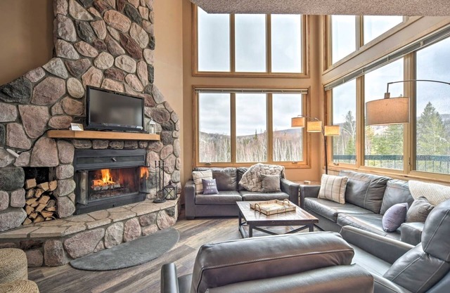 NEW! Ski-In, Ski-Out Townhome w/ Lutsen Mtn Views!