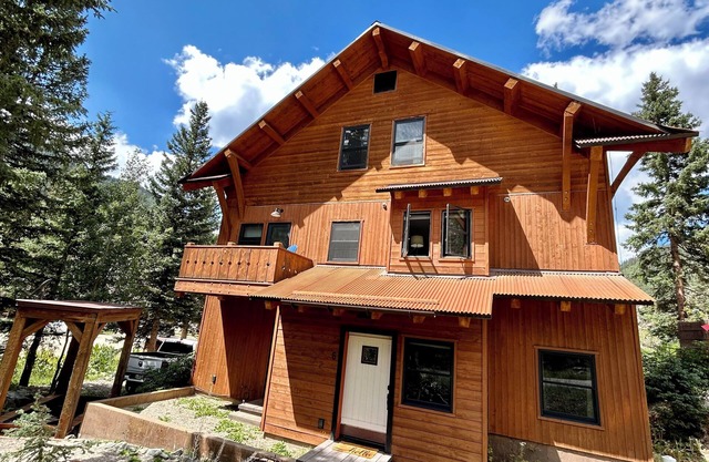Ski-in ski-out Modern Chalet in Kachina Basin... w/ Steam Showers!