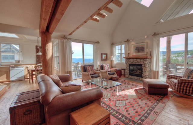 Ski-in/ski-out w/private hot tub in Moonlight Basin - Saddle Ridge - River Rock Slopeside Chalet