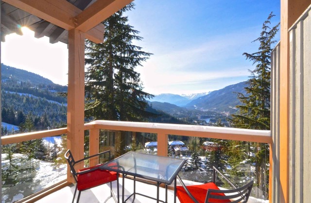 Superb 3 Ebene, 3 Schlafzimmer Reihenhaus hoch oben Whistler Mountain bei The Bluffs