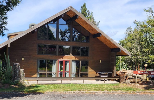 Ski-Inspired Summer Retreat. Spacious Lodge in Ohakune