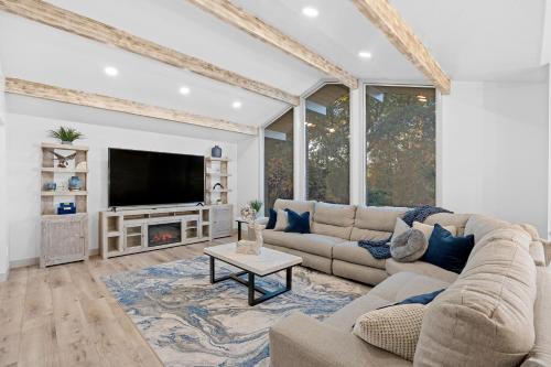 Ski Lover's Paradise- 7BR Villa Near Top Resorts home