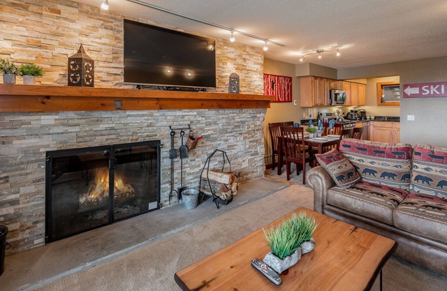 Ski-On / Ski-off SCHÖNE REMODELED 2-Bed / 2-Bath CONDO in Sunrise in Killington