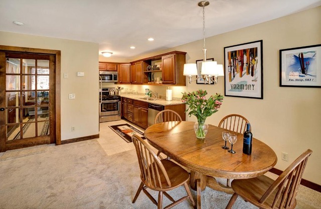 Ski on ski off right from your door nicely decorated 2 bedroom, Sunrise L3