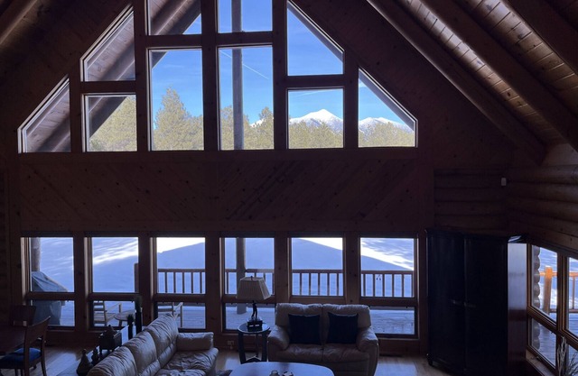 Ski Retreat and Summer Heavan - PeakView Log Cabin in the Woods