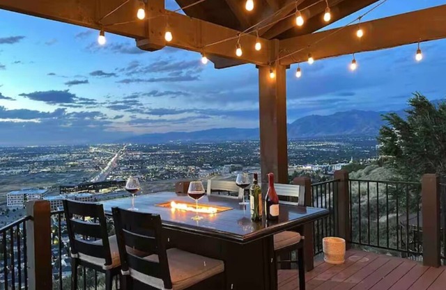 Ski Retreat with Hot Tub & 360 Views of SLC from 5bd 4ba in Draper, 100% 5 Stars