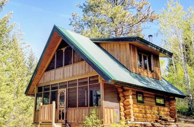 Wild Rose Cabin ~ Glamping in den Lärchenhügeln! 10 Minuten von den Langlaufloipen!