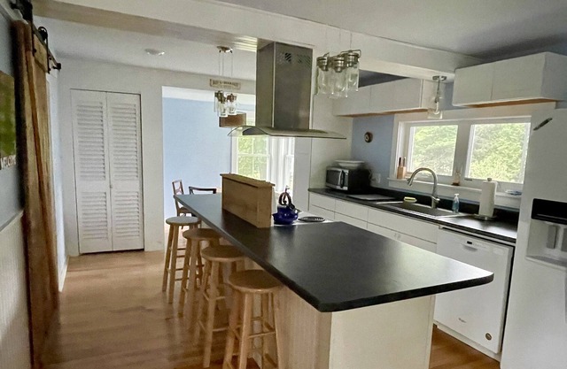Ski Smugglers Notch or Jay Peak! Beautifully Renovated 19th Century Farmhouse